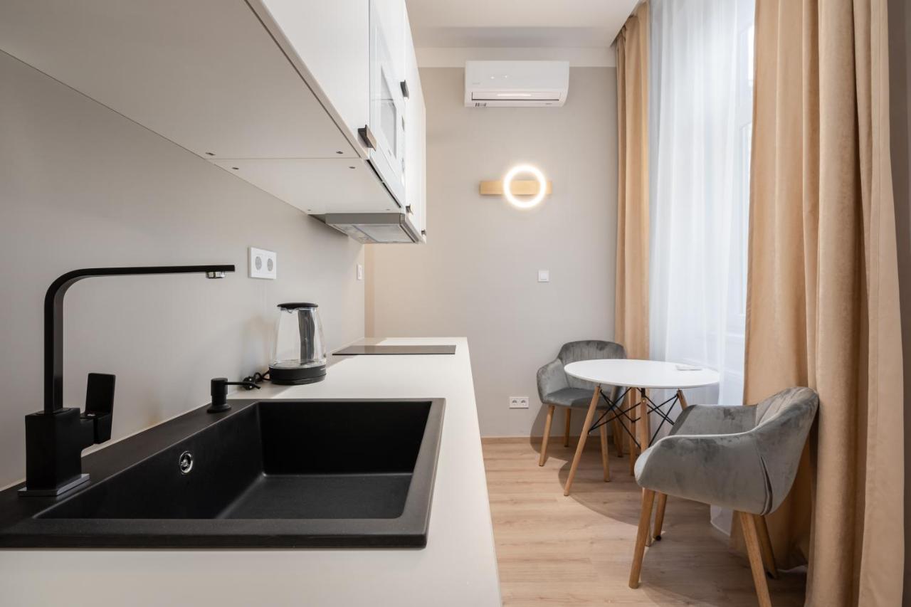 N36- Boutique Apartments, Best Location, By Bqa بودابست الغرفة الصورة